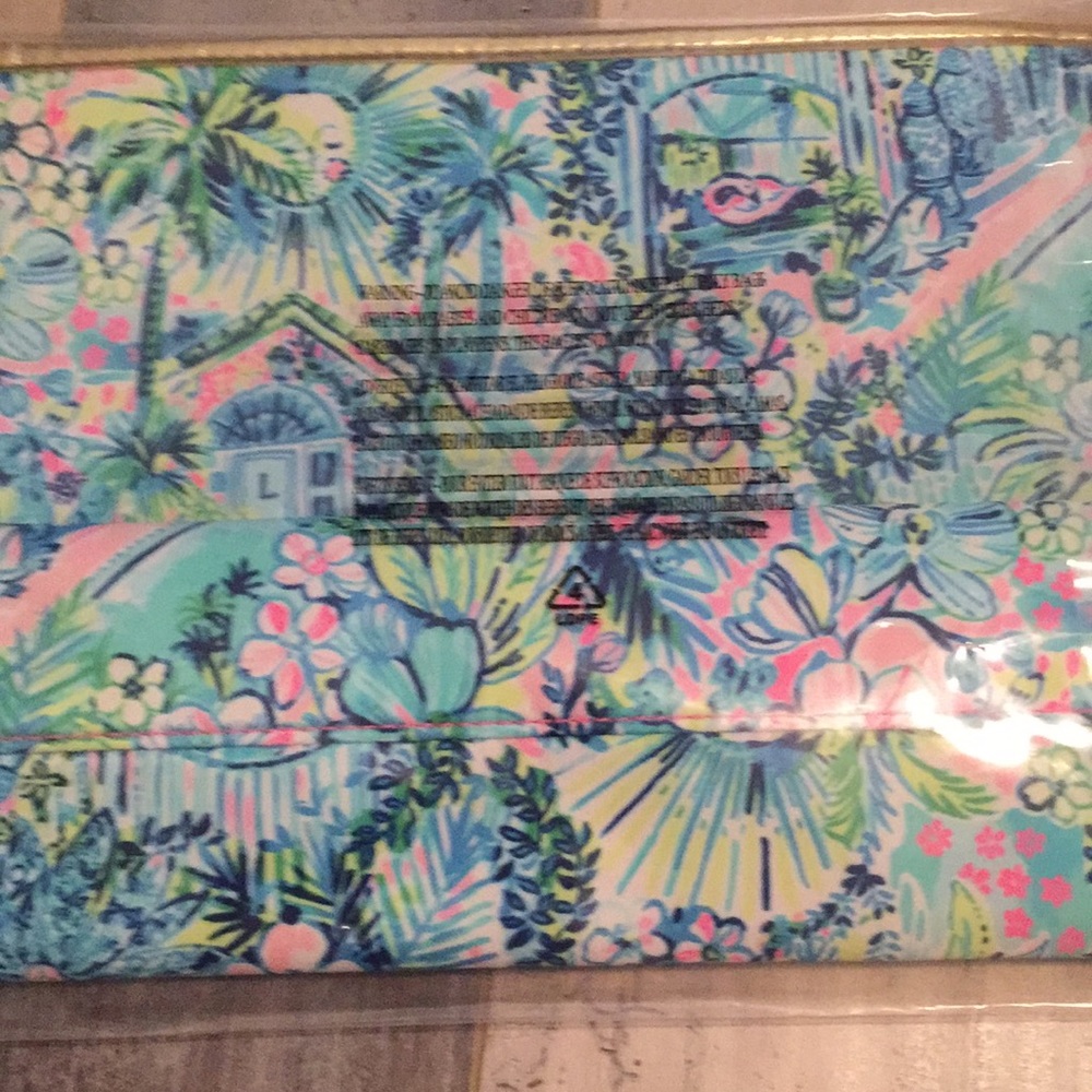 Lilly Pulitzer Lilly’s house oasis pouch one left - Picture 2 of 6